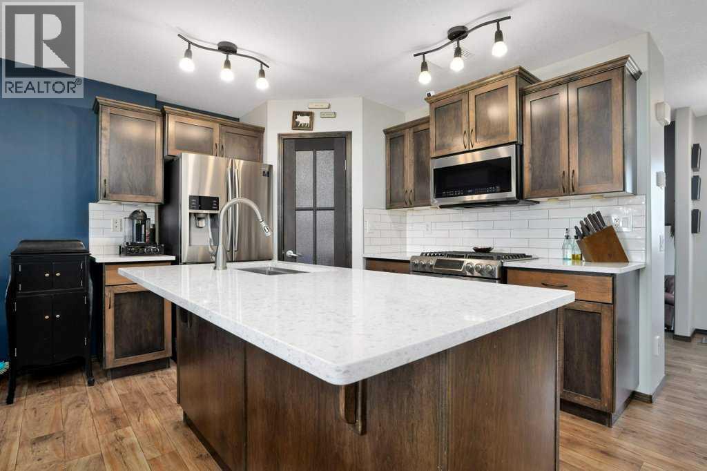 Photo 7 of 136 Oswald Close, Red Deer AB