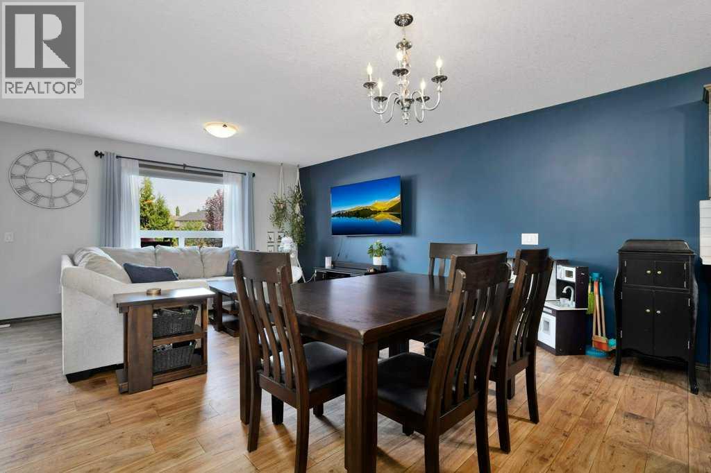 Photo 10 of 136 Oswald Close, Red Deer AB