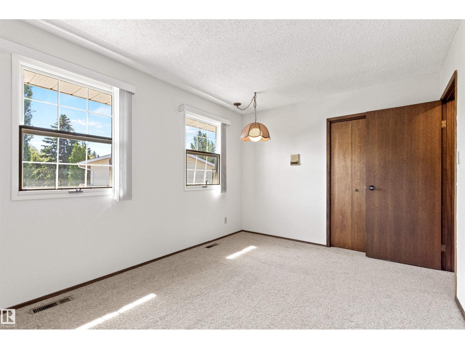 Photo 34 of 186 Willow Wy Nw, Edmonton AB