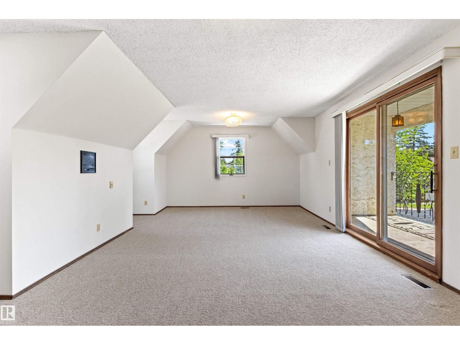 Photo 7 of 186 Willow Wy Nw, Edmonton AB