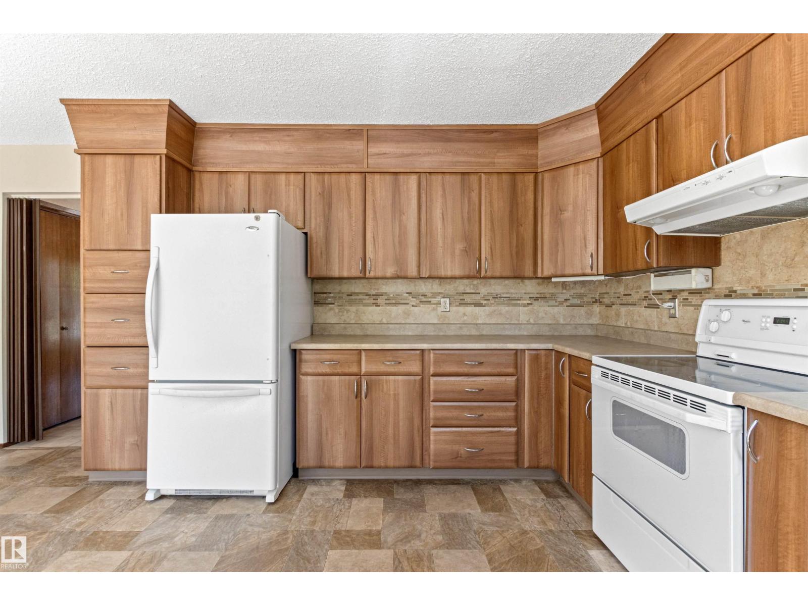Photo 19 of 186 Willow Wy Nw, Edmonton AB