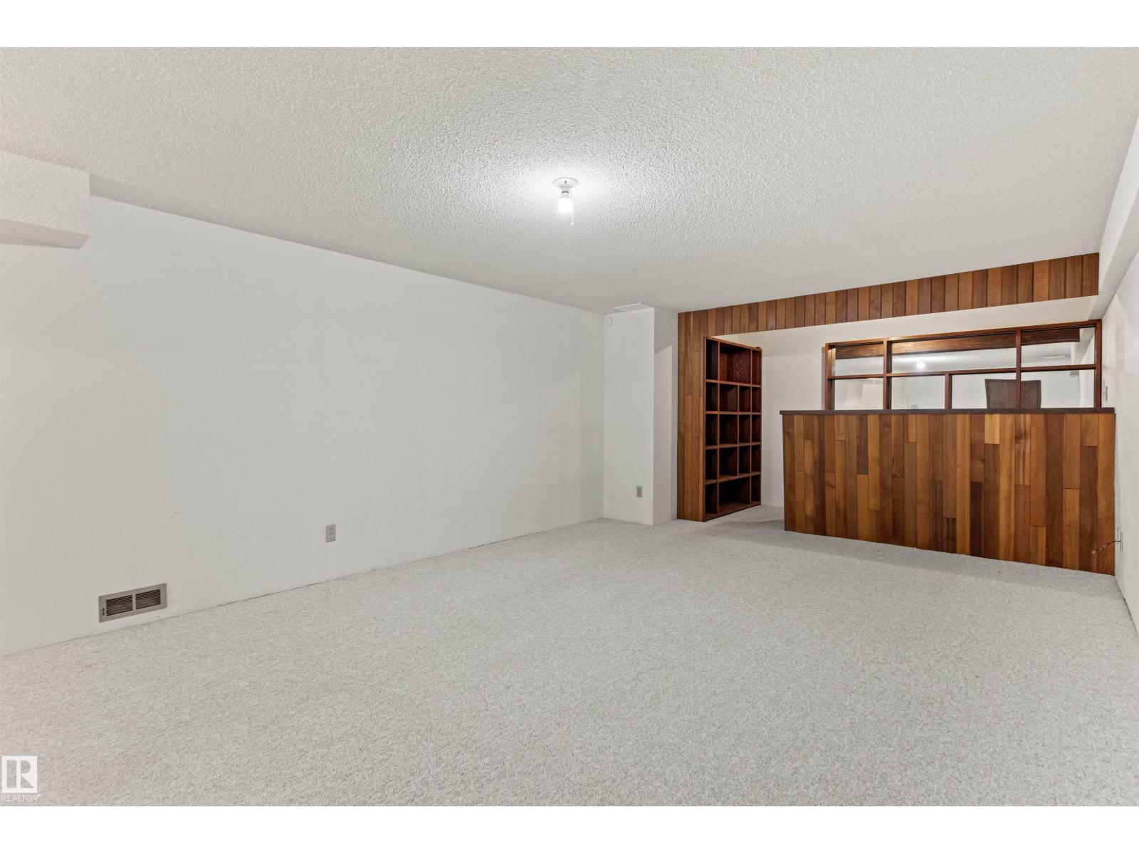 Photo 12 of 186 Willow Wy Nw, Edmonton AB