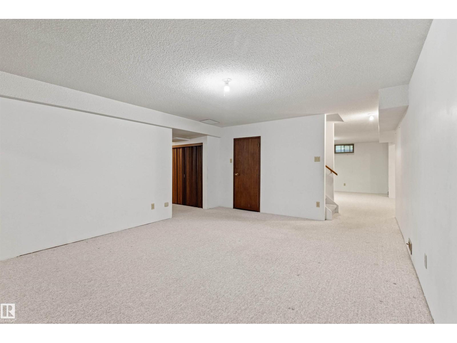 Photo 57 of 186 Willow Wy Nw, Edmonton AB