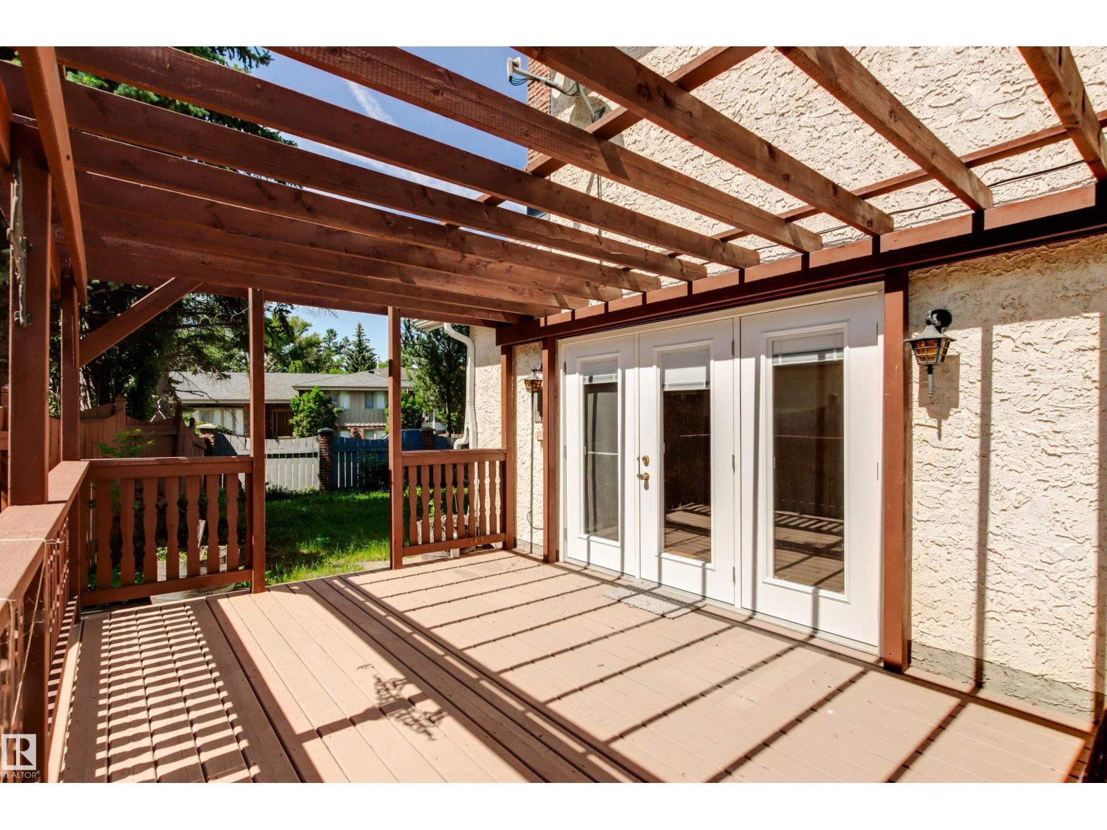 Photo 2 of 186 Willow Wy Nw, Edmonton AB