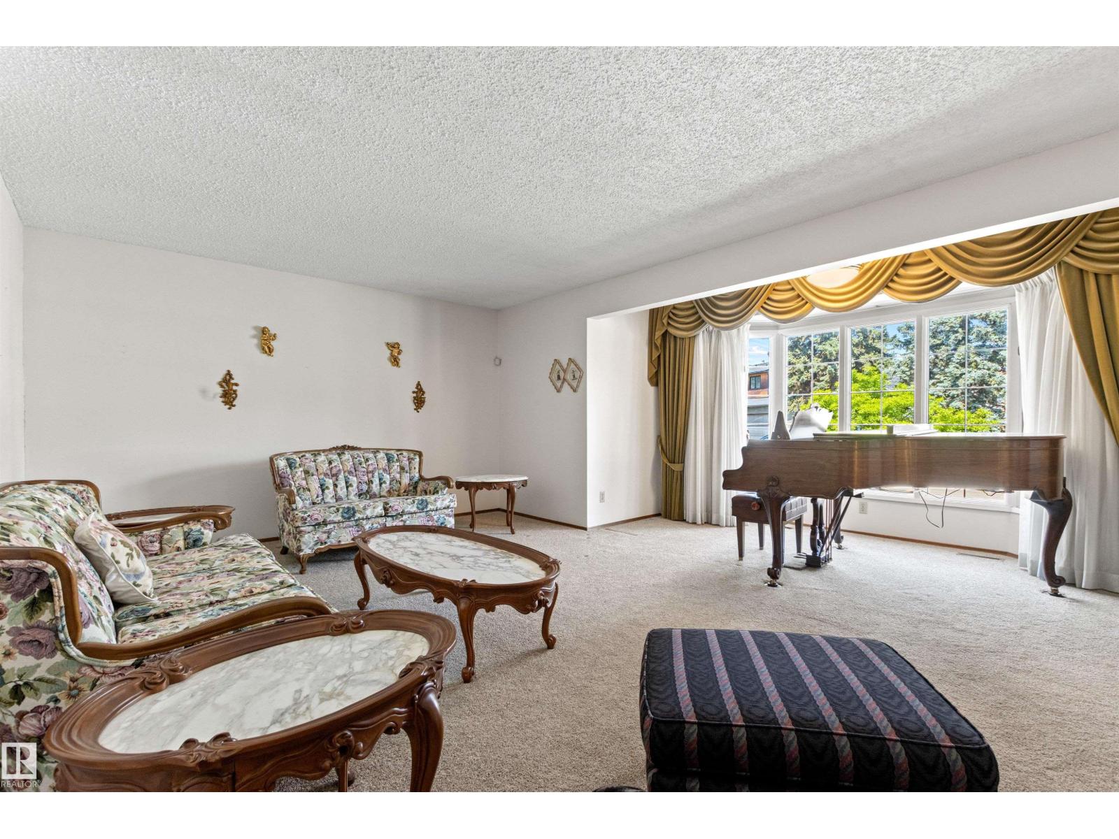 Photo 3 of 186 Willow Wy Nw, Edmonton AB