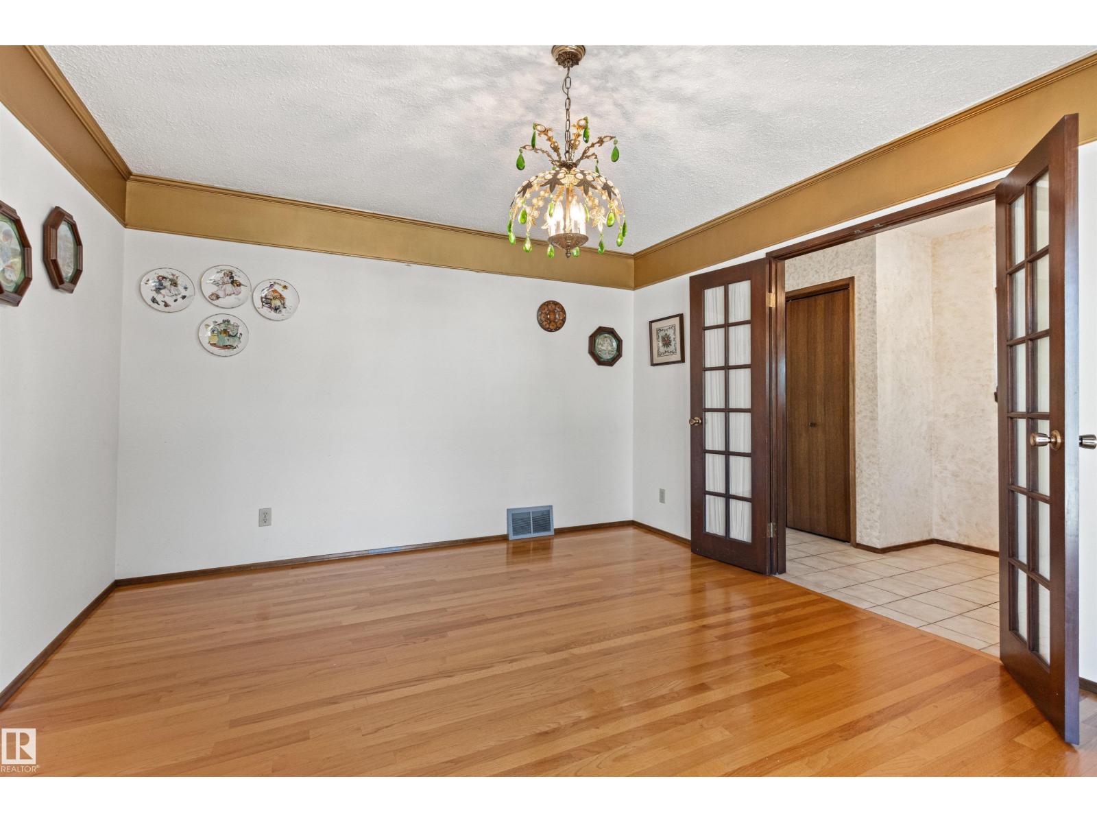 Photo 6 of 186 Willow Wy Nw, Edmonton AB