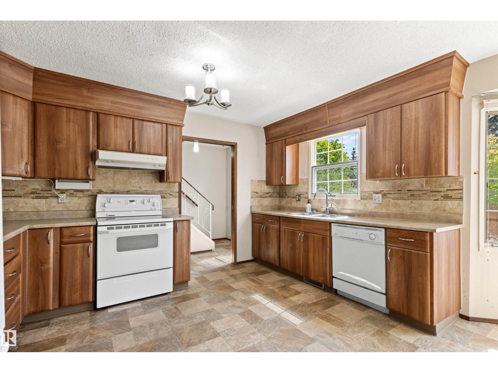 Photo 21 of 186 Willow Wy Nw, Edmonton AB
