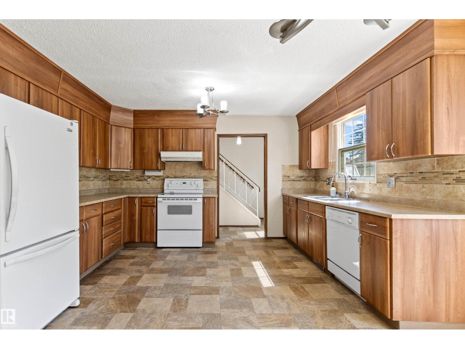 Photo 31 of 186 Willow Wy Nw, Edmonton AB