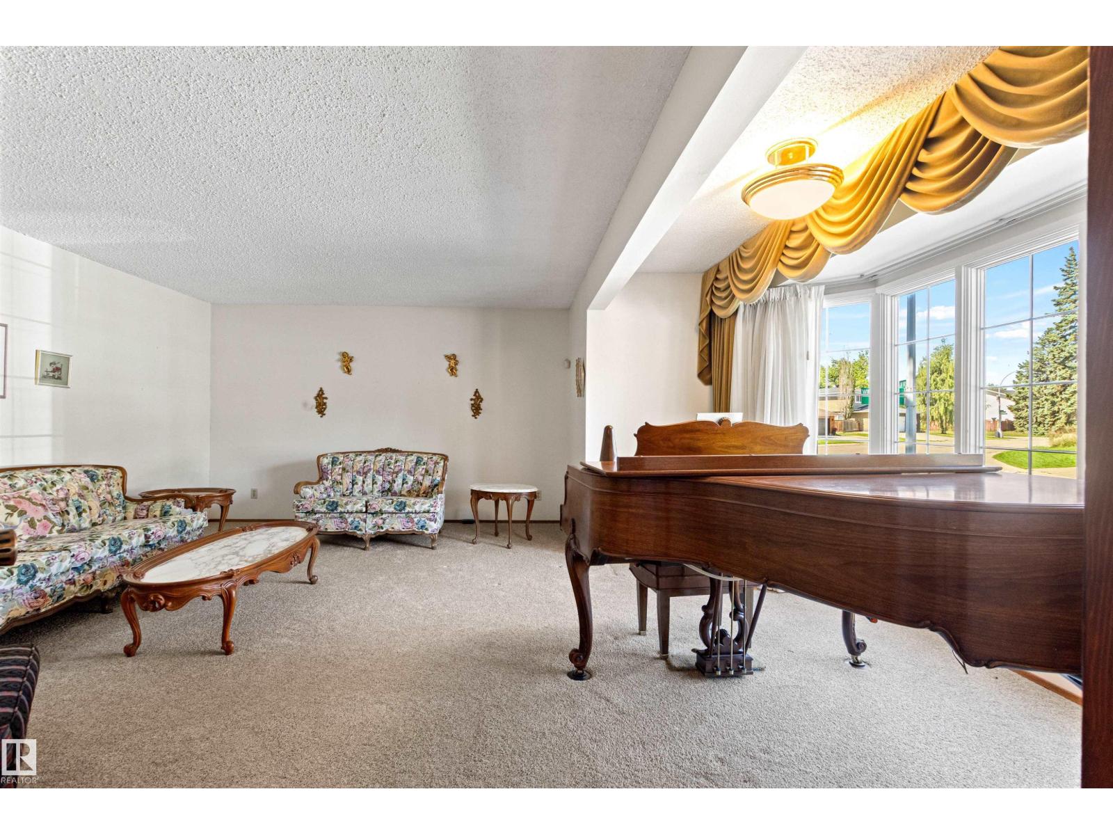 Photo 13 of 186 Willow Wy Nw, Edmonton AB