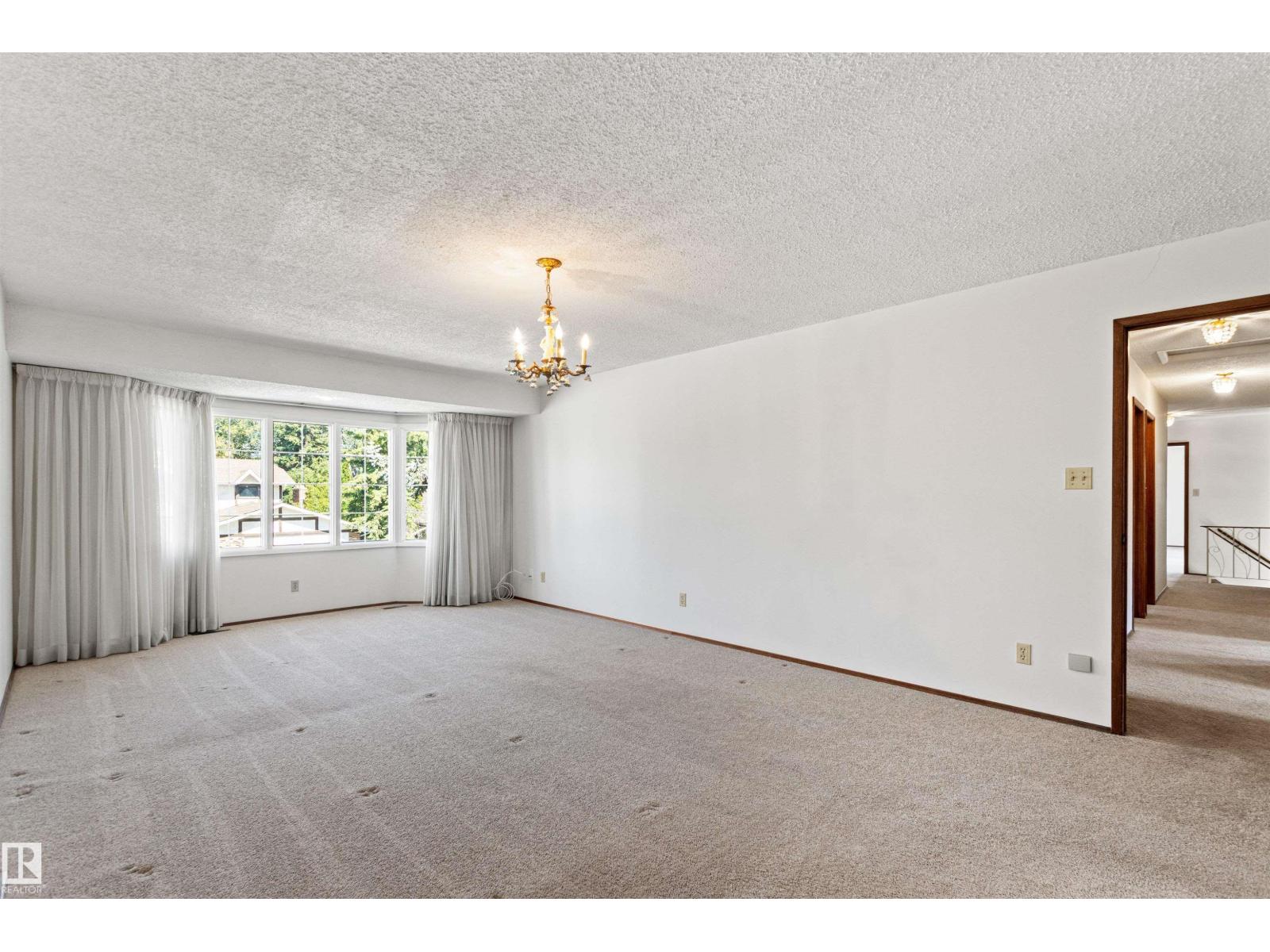 Photo 14 of 186 Willow Wy Nw, Edmonton AB