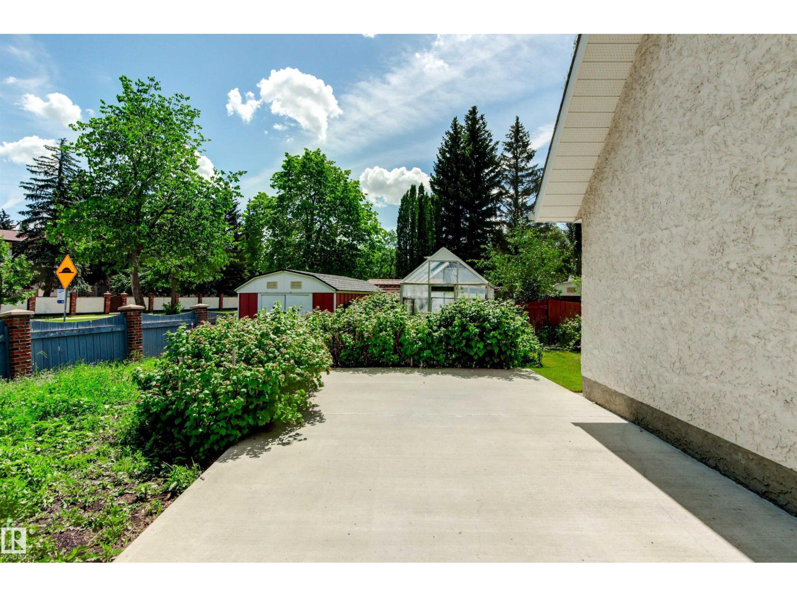 Photo 17 of 186 Willow Wy Nw, Edmonton AB