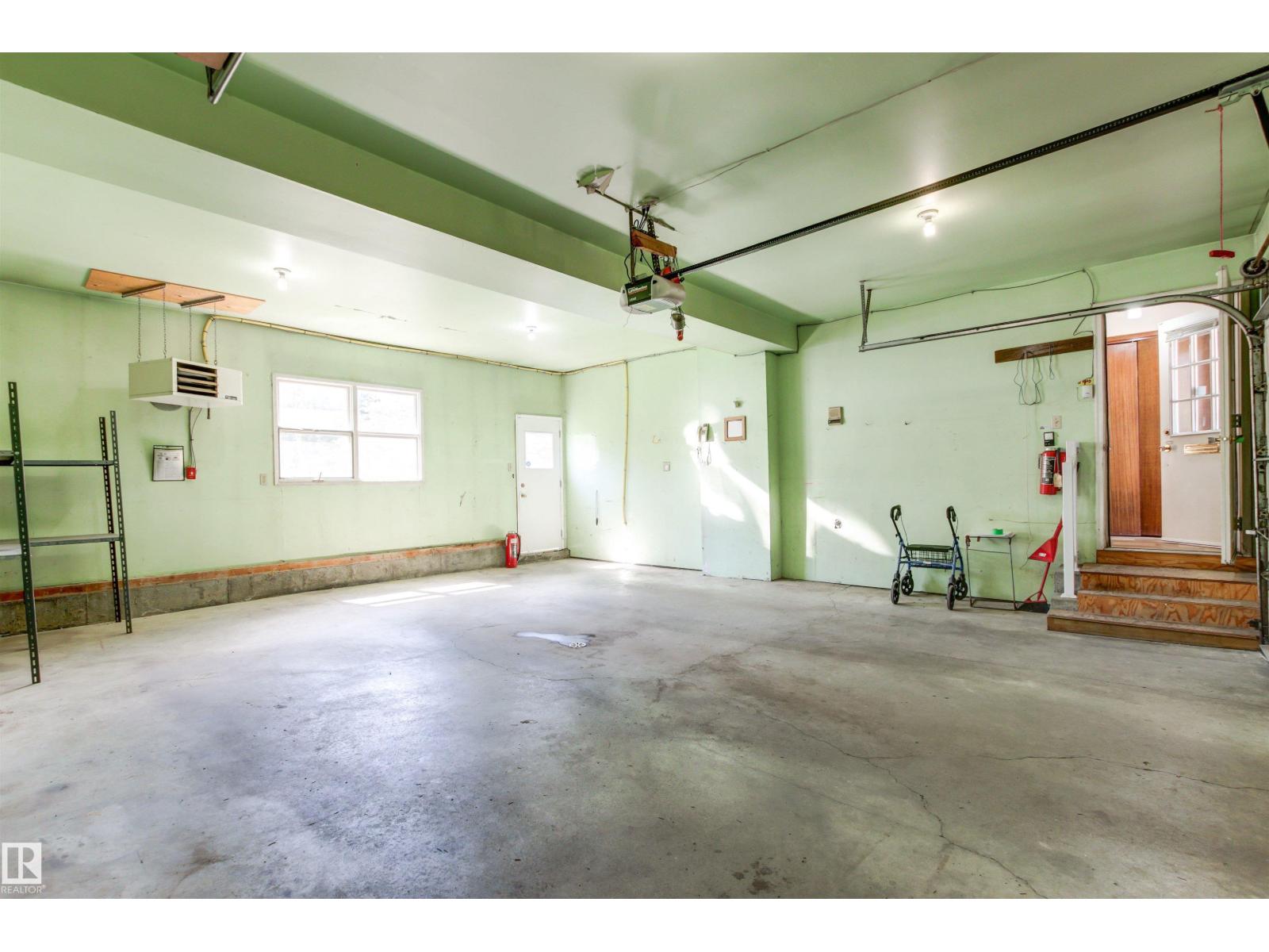 Photo 4 of 186 Willow Wy Nw, Edmonton AB