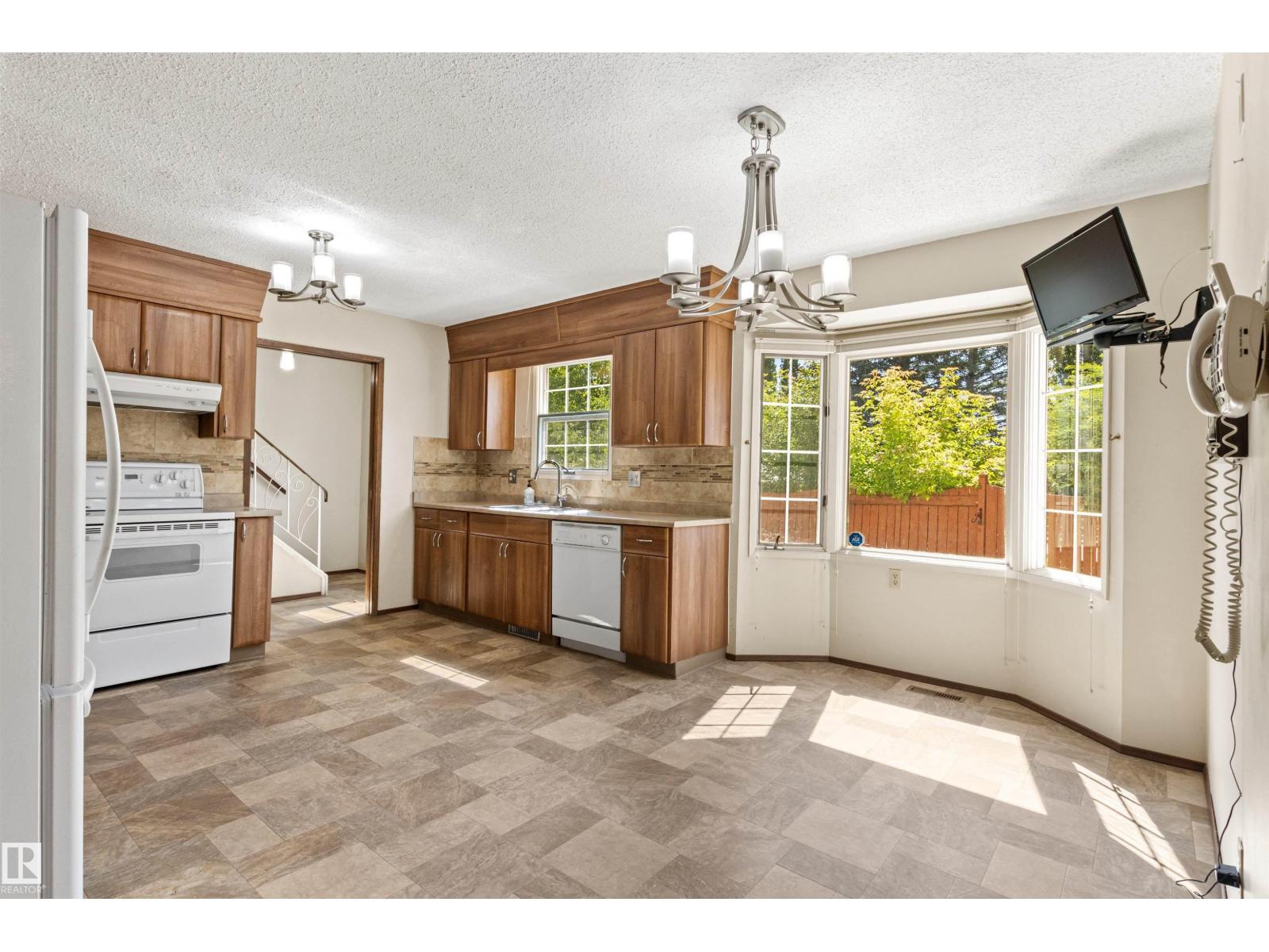 Photo 28 of 186 Willow Wy Nw, Edmonton AB