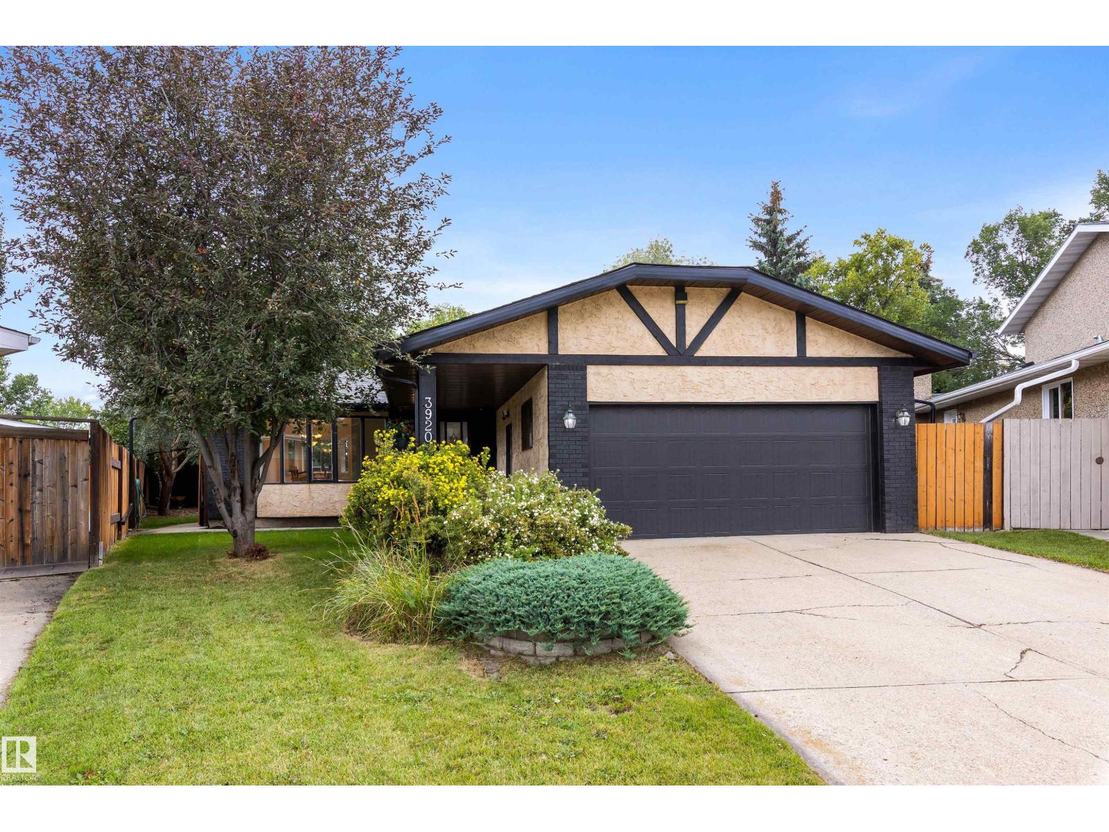 Photo 1 of 3920 47 St Nw, Edmonton AB