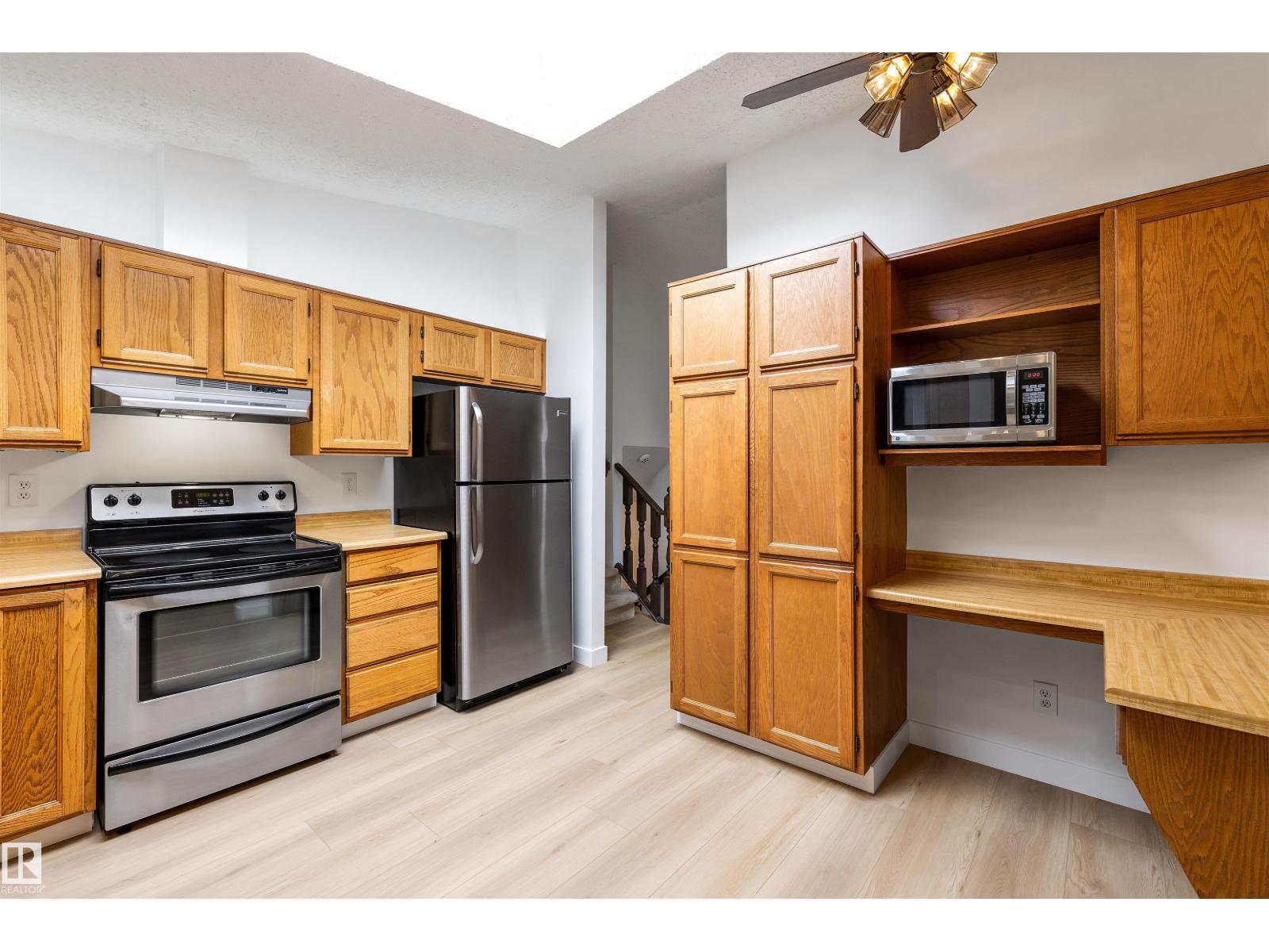 Photo 12 of 3920 47 St Nw, Edmonton AB