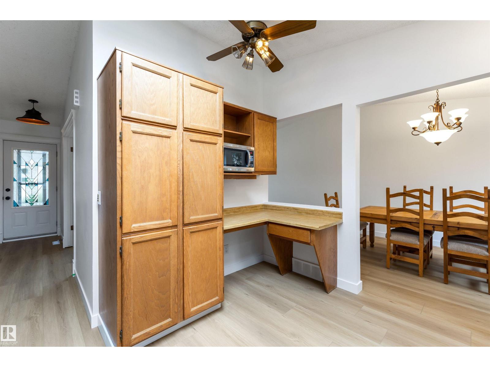 Photo 13 of 3920 47 St Nw, Edmonton AB