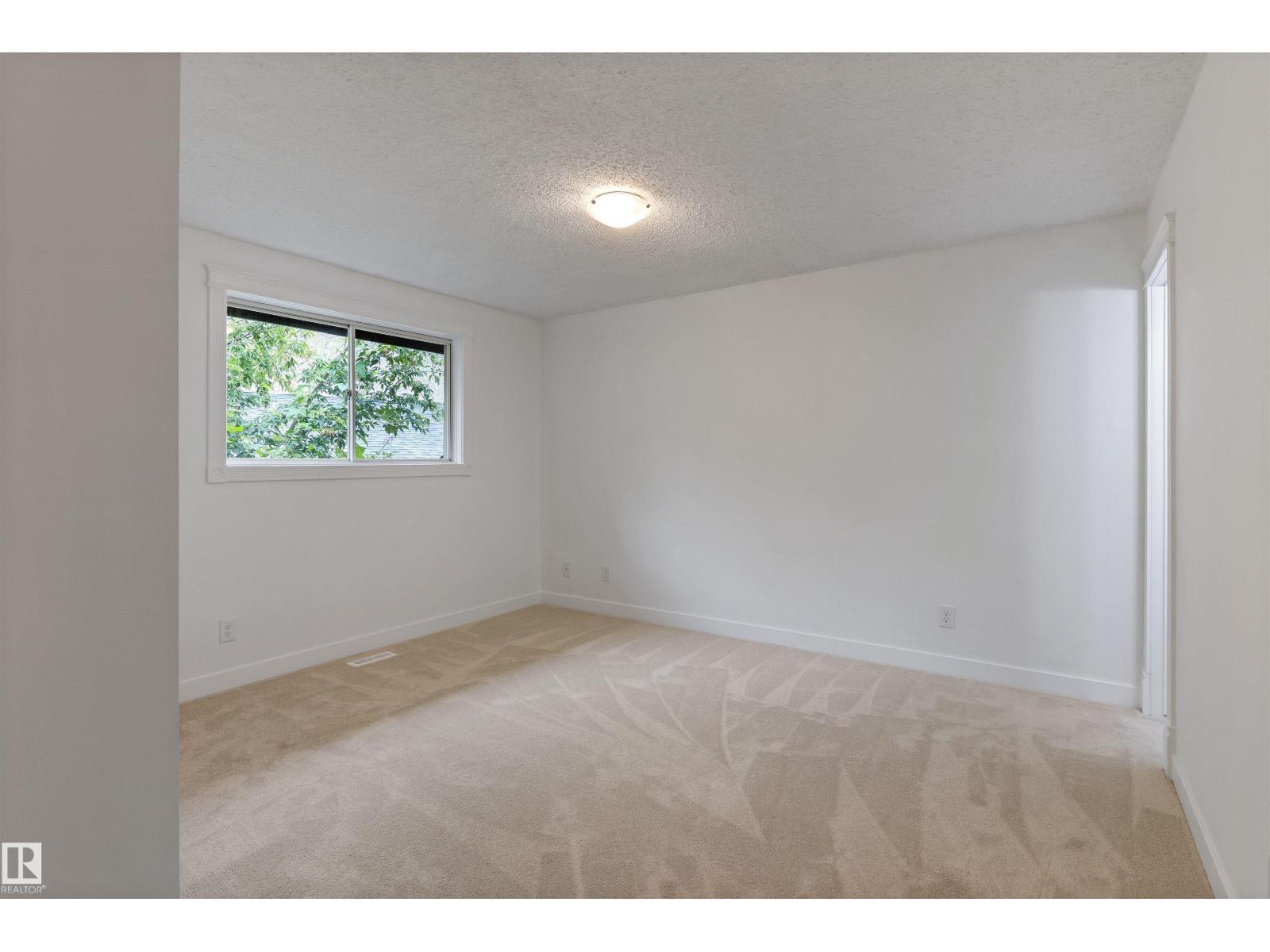 Photo 15 of 3920 47 St Nw, Edmonton AB