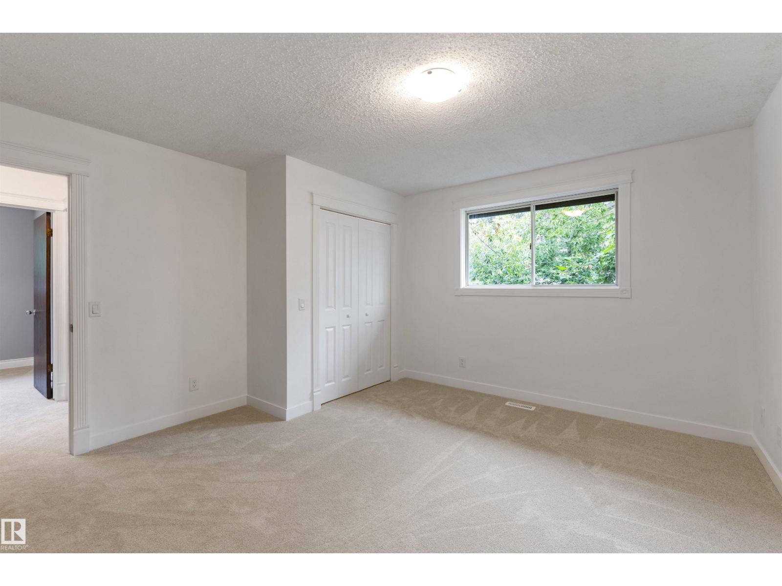 Photo 16 of 3920 47 St Nw, Edmonton AB