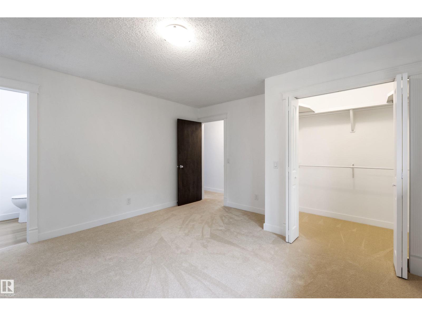 Photo 17 of 3920 47 St Nw, Edmonton AB