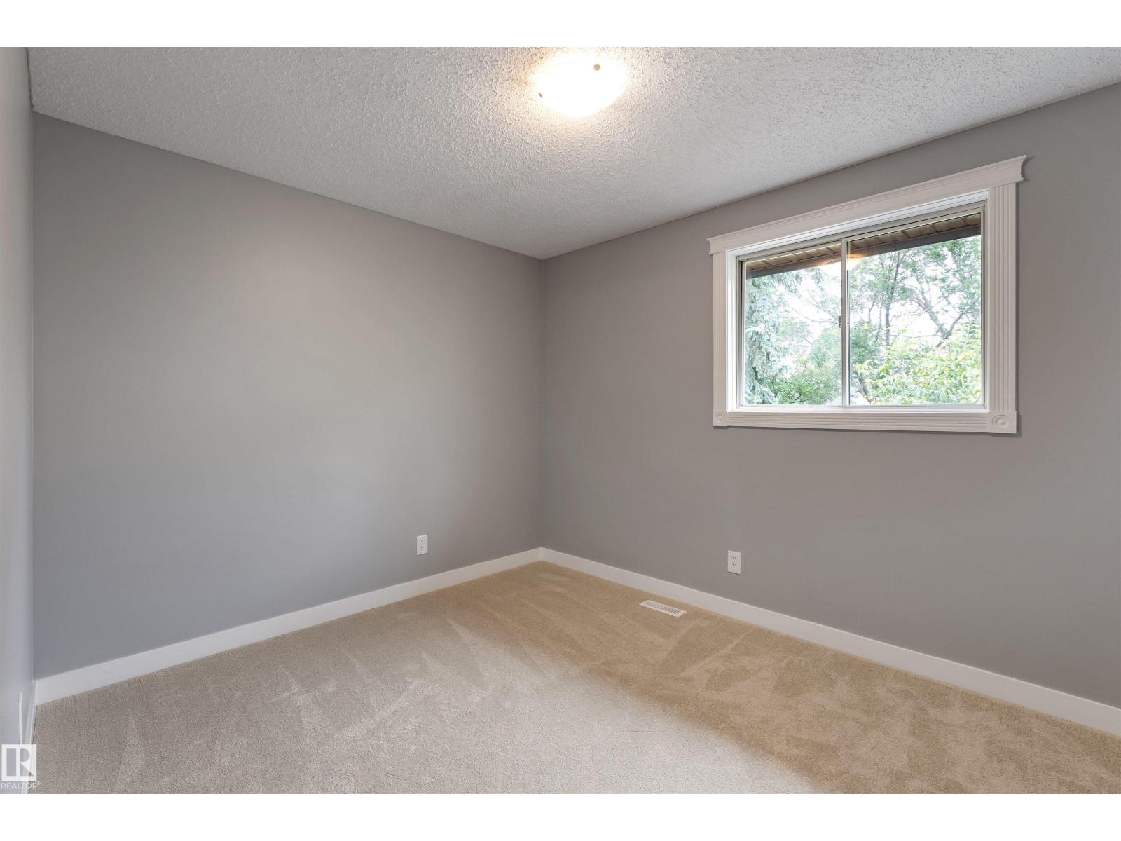 Photo 21 of 3920 47 St Nw, Edmonton AB