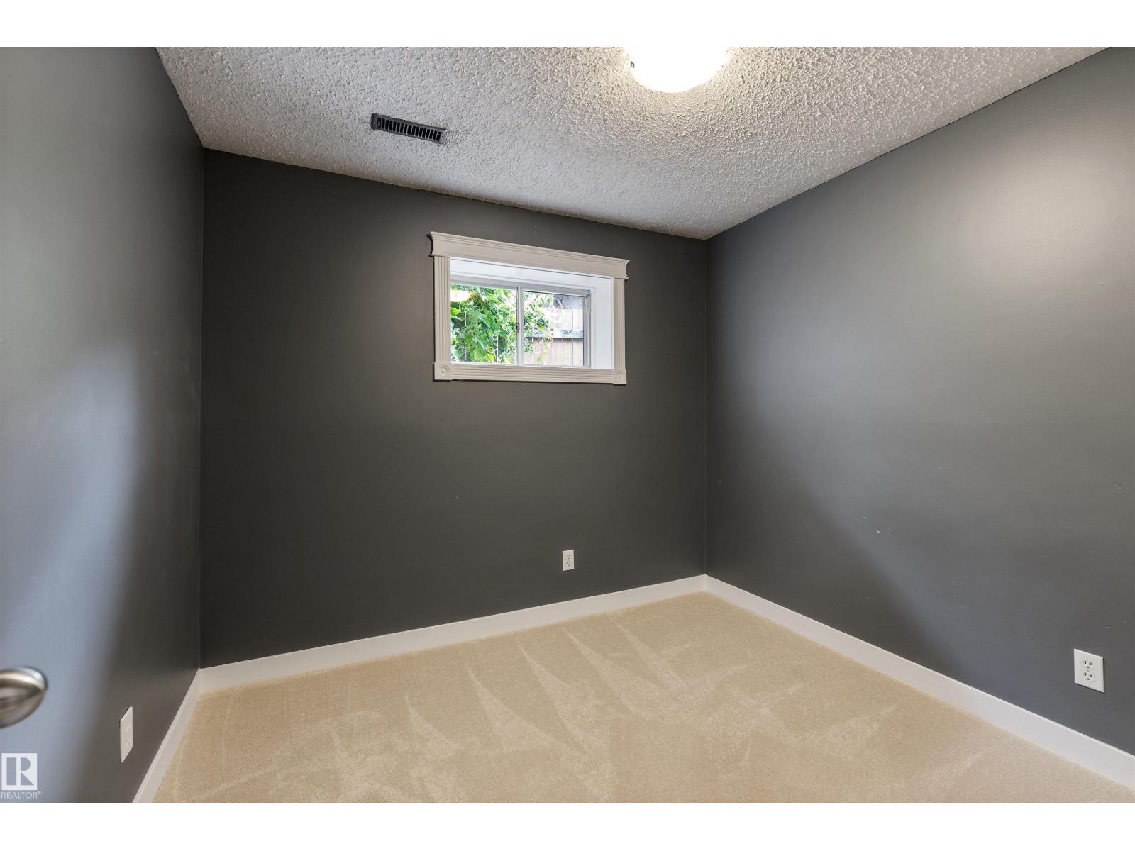 Photo 28 of 3920 47 St Nw, Edmonton AB