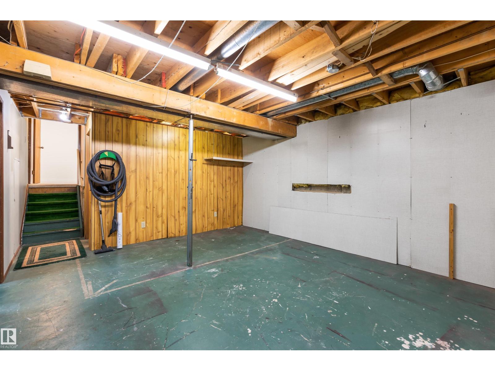 Photo 31 of 3920 47 St Nw, Edmonton AB