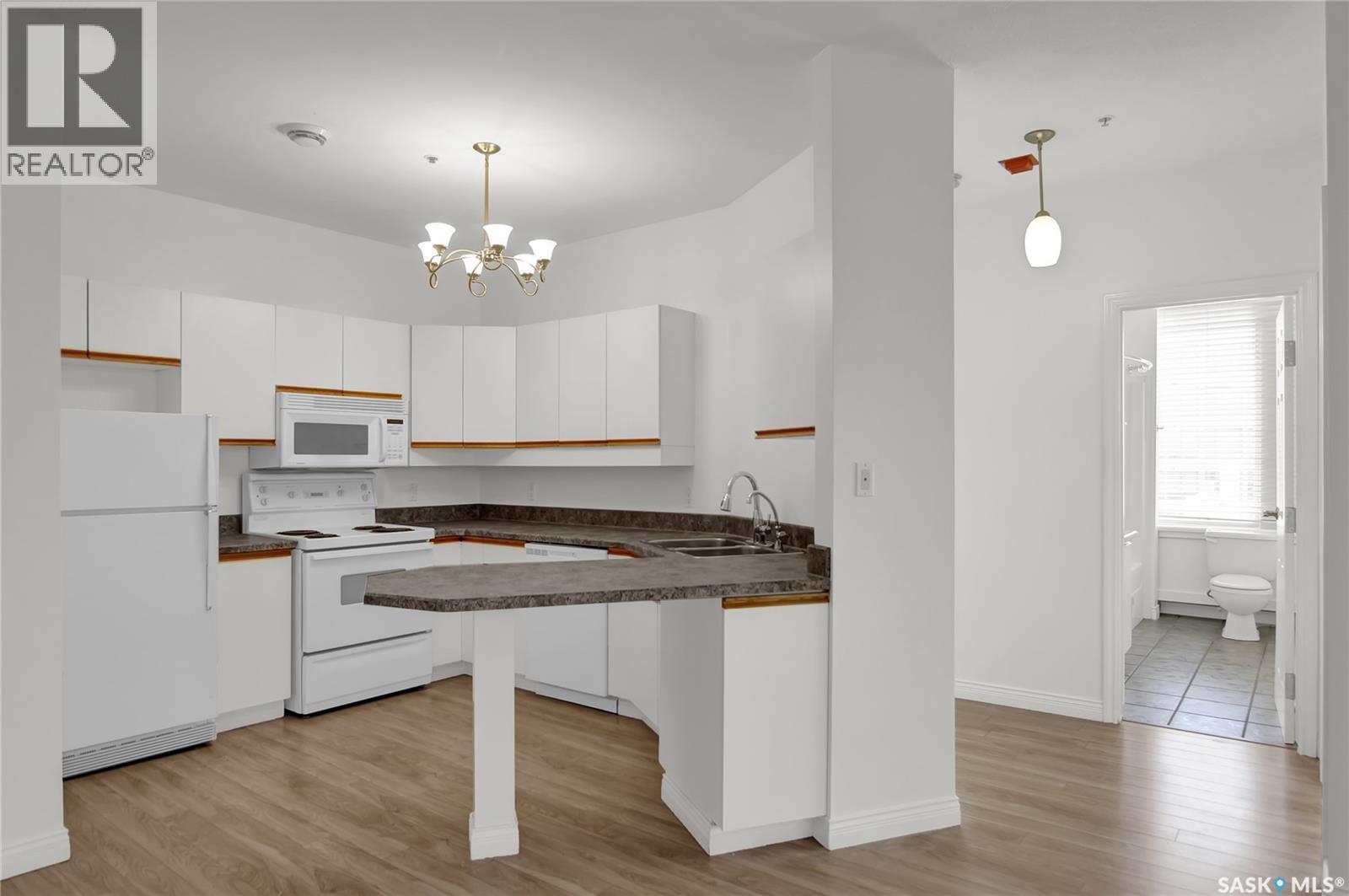 Photo 11 of 608 1867 Hamilton Street, Regina SK