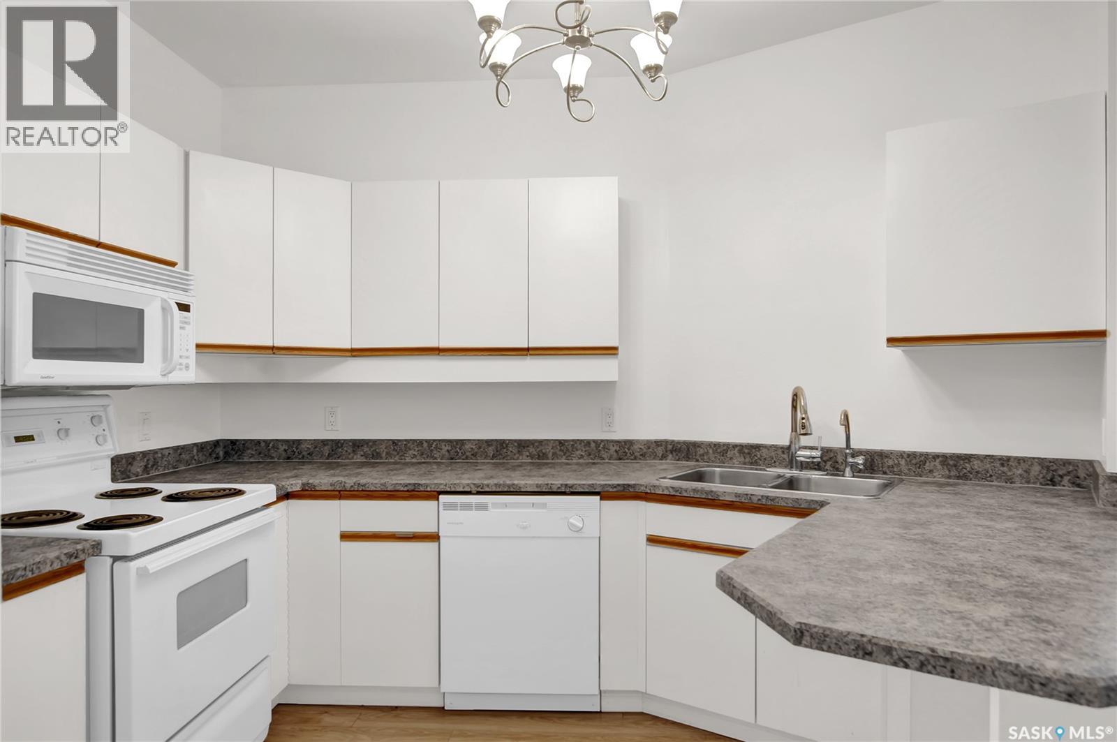 Photo 13 of 608 1867 Hamilton Street, Regina SK