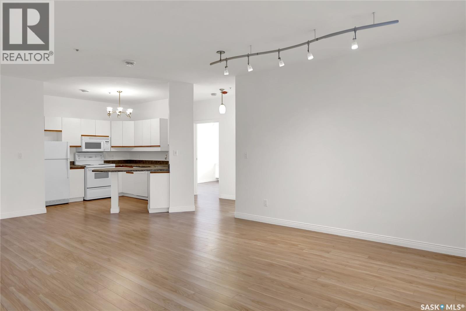 Photo 8 of 608 1867 Hamilton Street, Regina SK