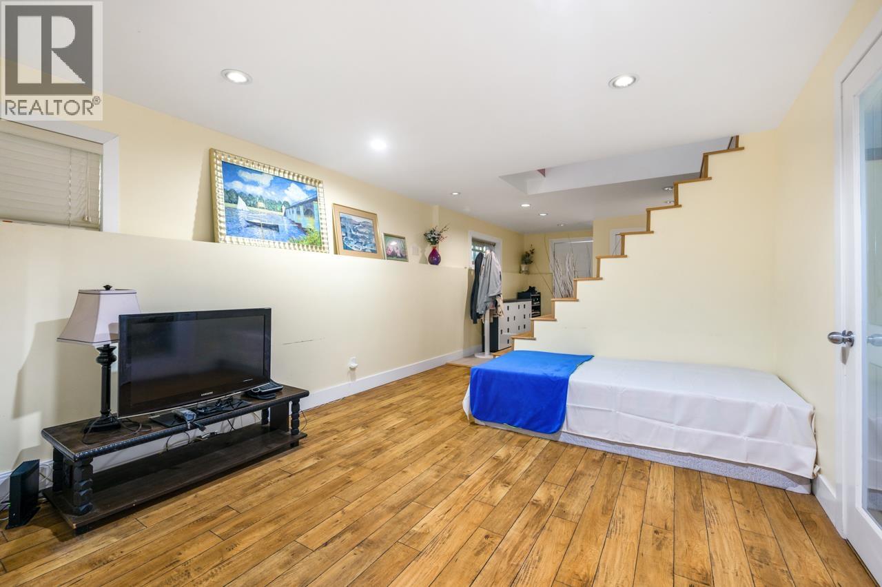 Photo 15 of 7814 Rosewood Street, Burnaby BC