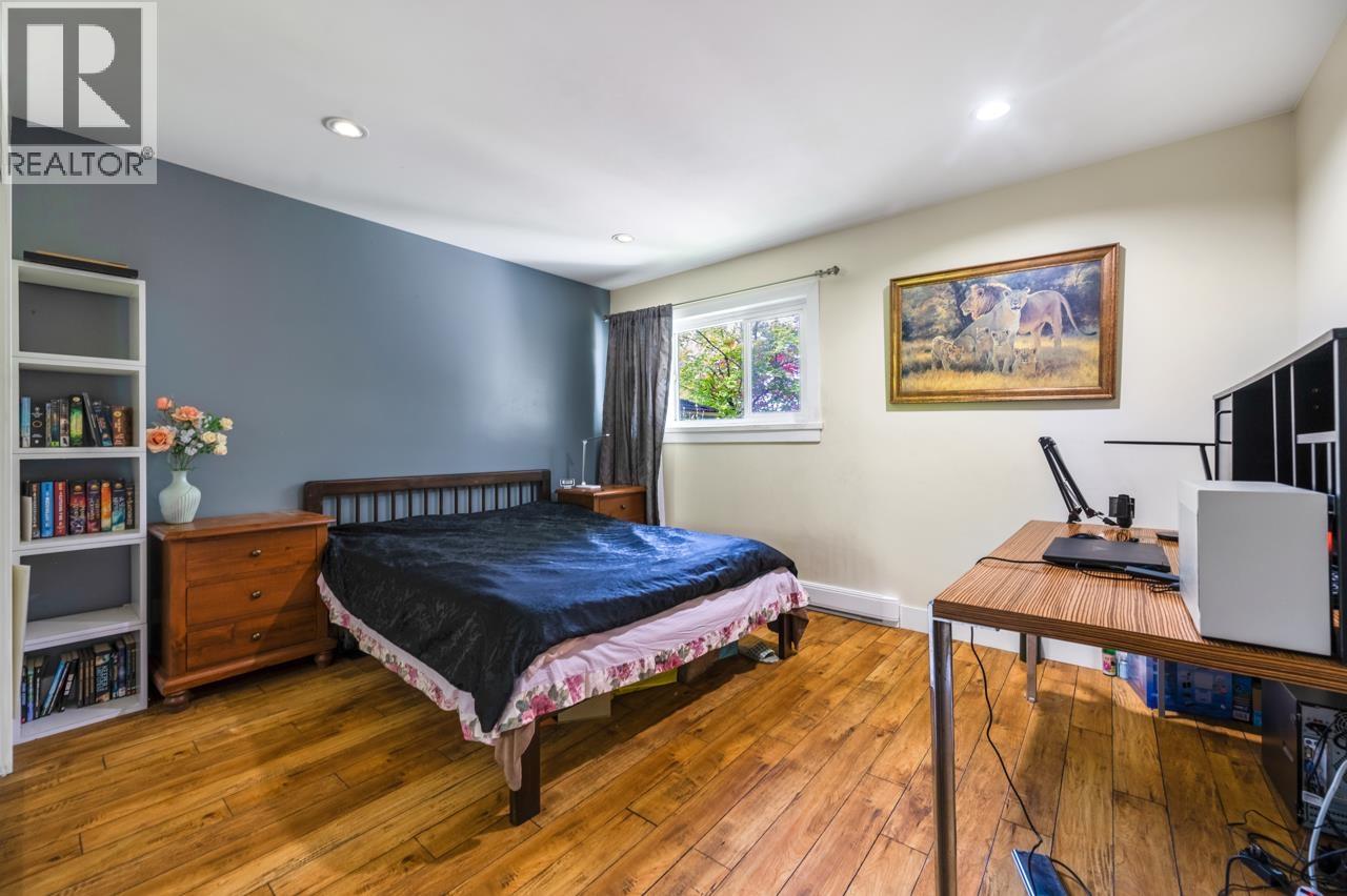 Photo 11 of 7814 Rosewood Street, Burnaby BC