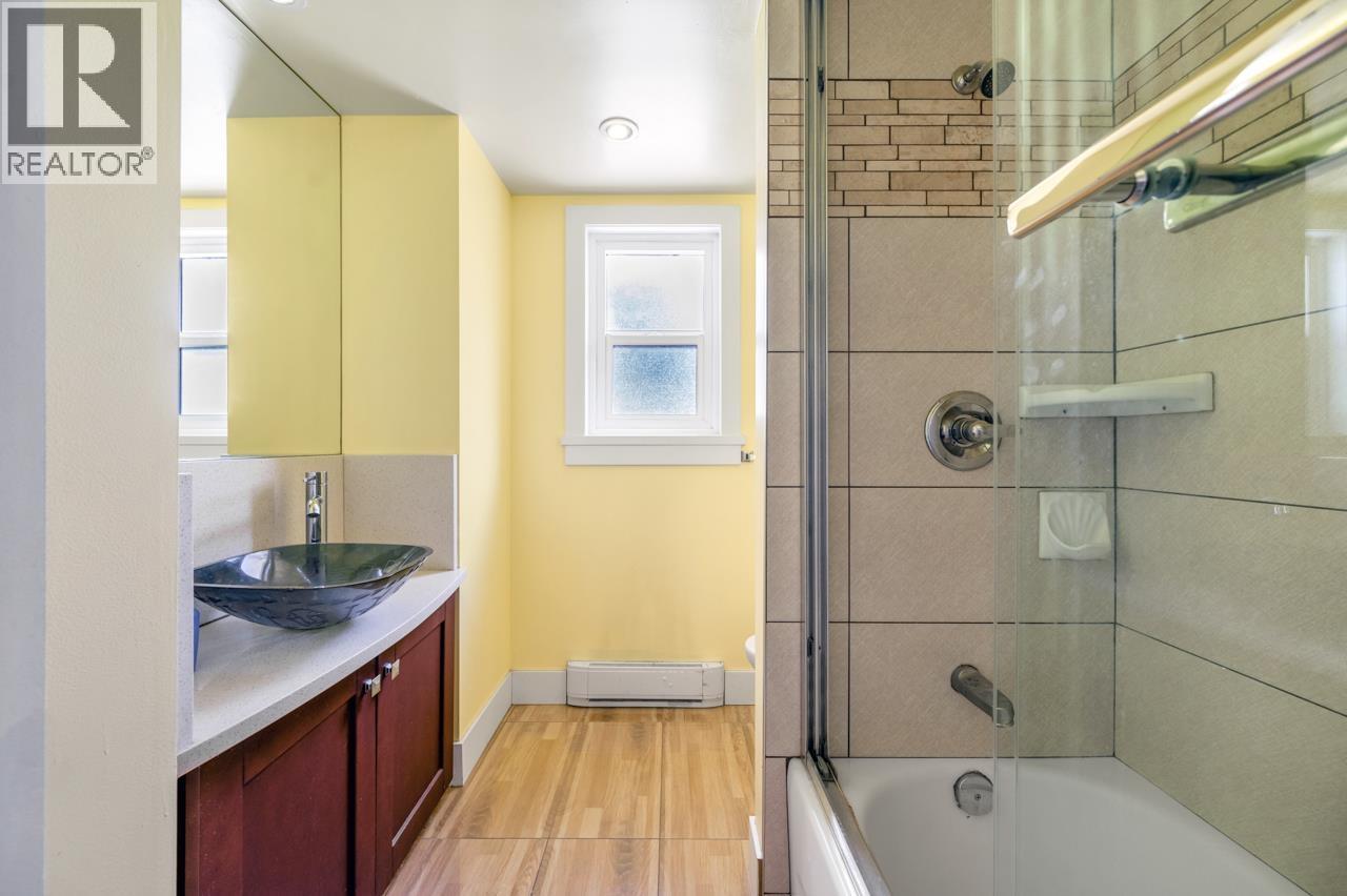 Photo 12 of 7814 Rosewood Street, Burnaby BC