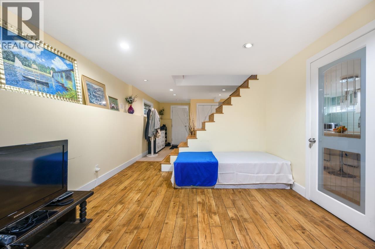 Photo 16 of 7814 Rosewood Street, Burnaby BC