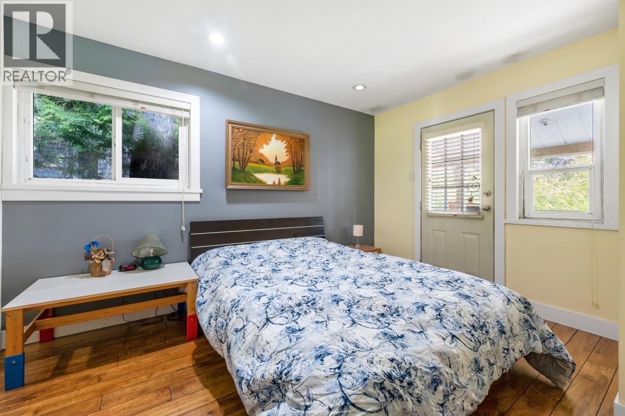 Photo 7 of 7814 Rosewood Street, Burnaby BC