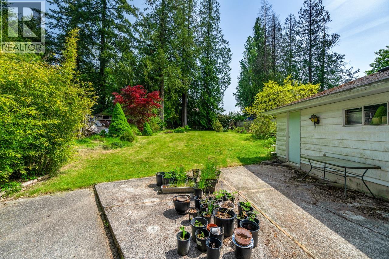 Photo 3 of 7814 Rosewood Street, Burnaby BC