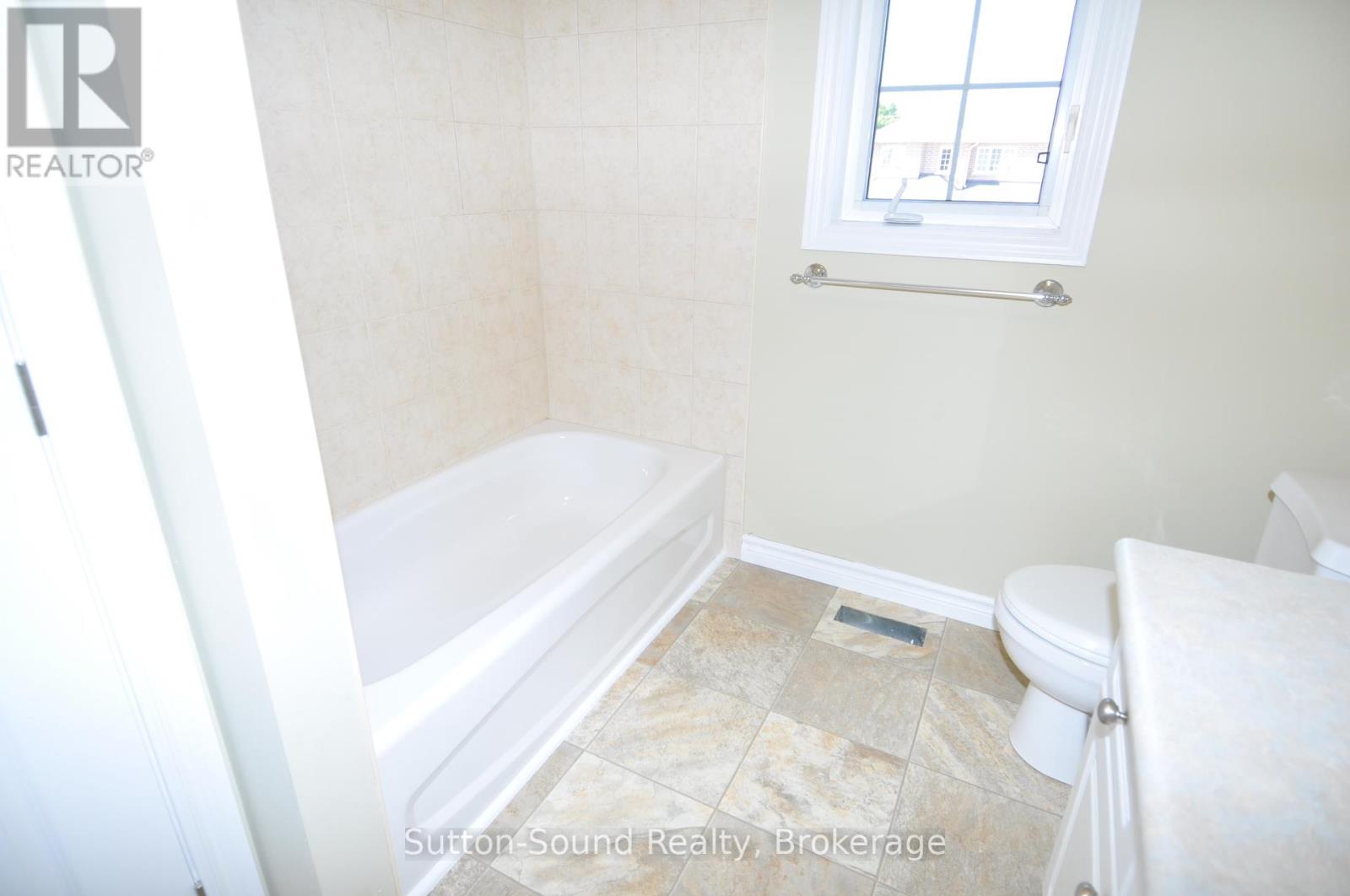 Photo 12 of 1397 14th Avenue E, Owen Sound ON