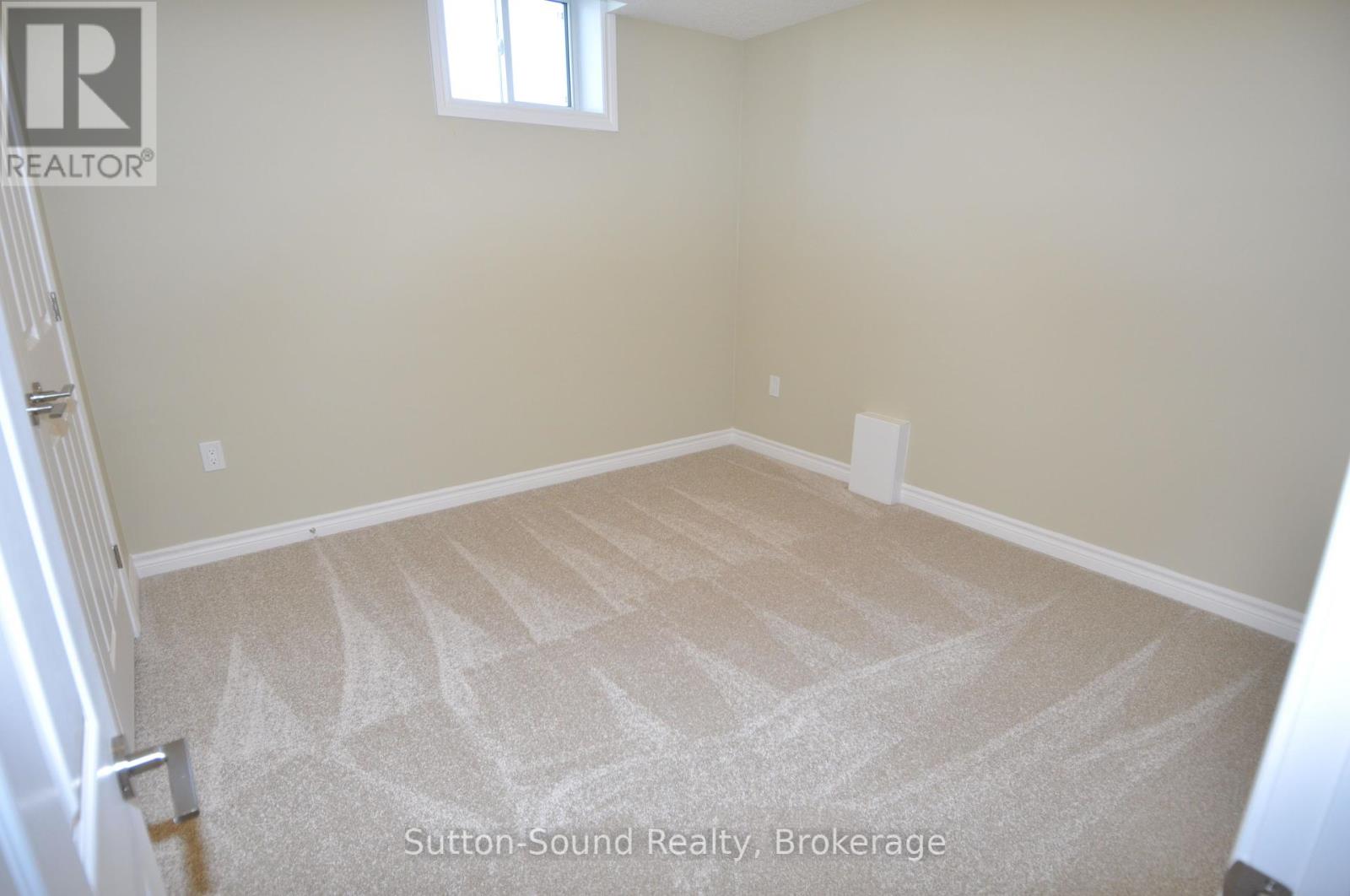 Photo 11 of 1397 14th Avenue E, Owen Sound ON