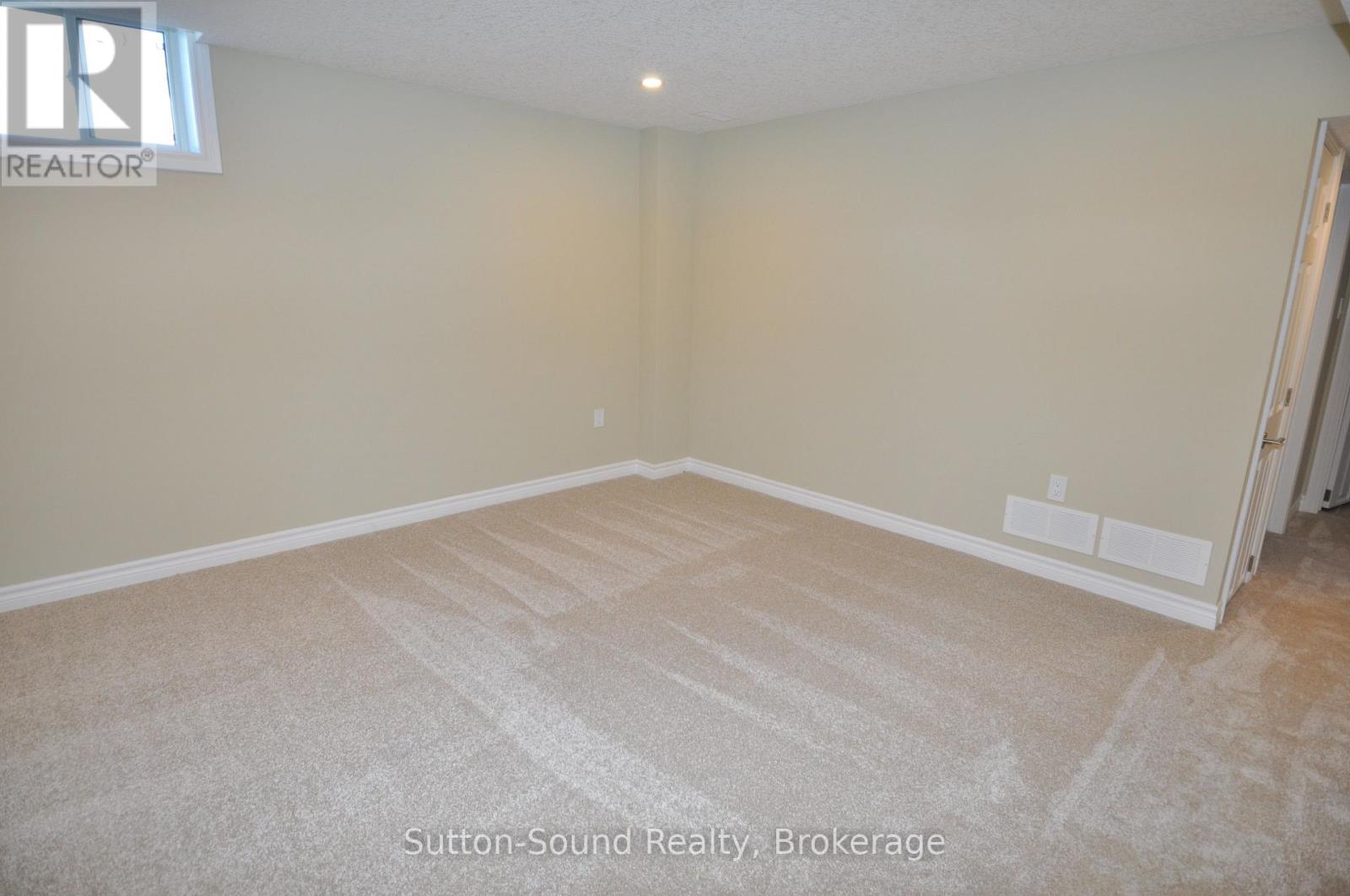 Photo 8 of 1397 14th Avenue E, Owen Sound ON