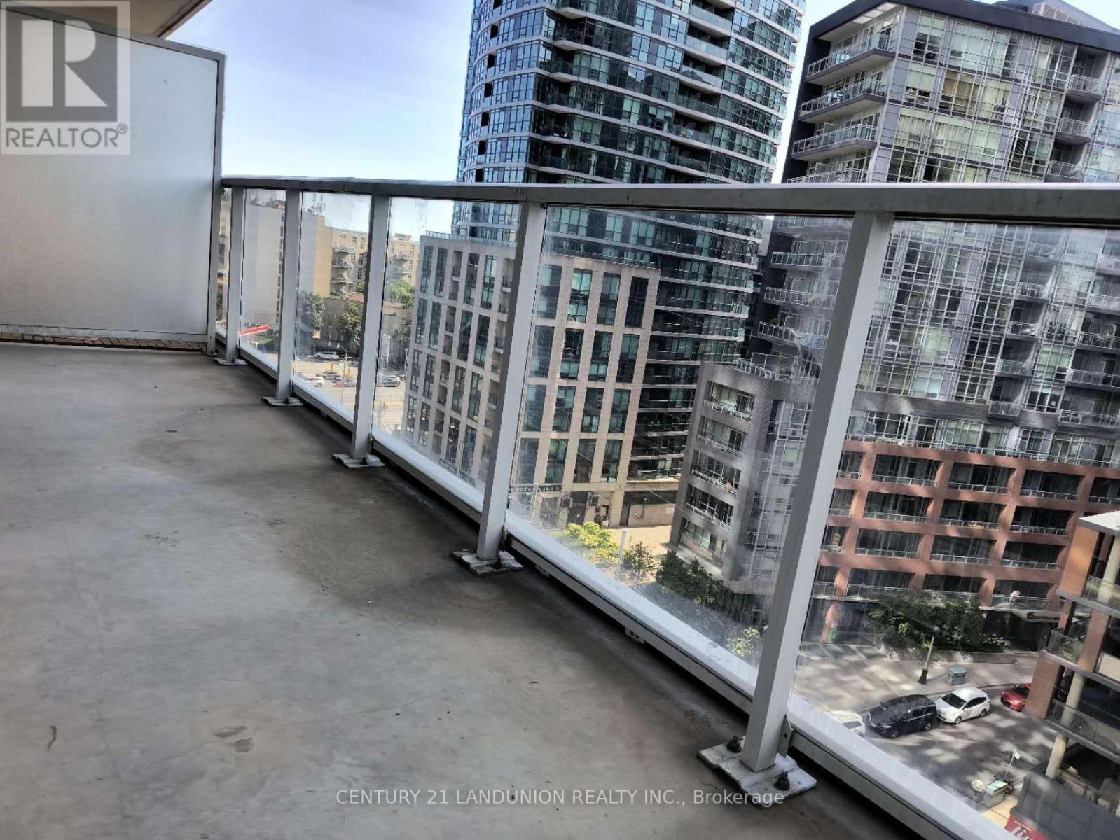 Photo 5 of 902 19 Bathurst Street, Toronto ON