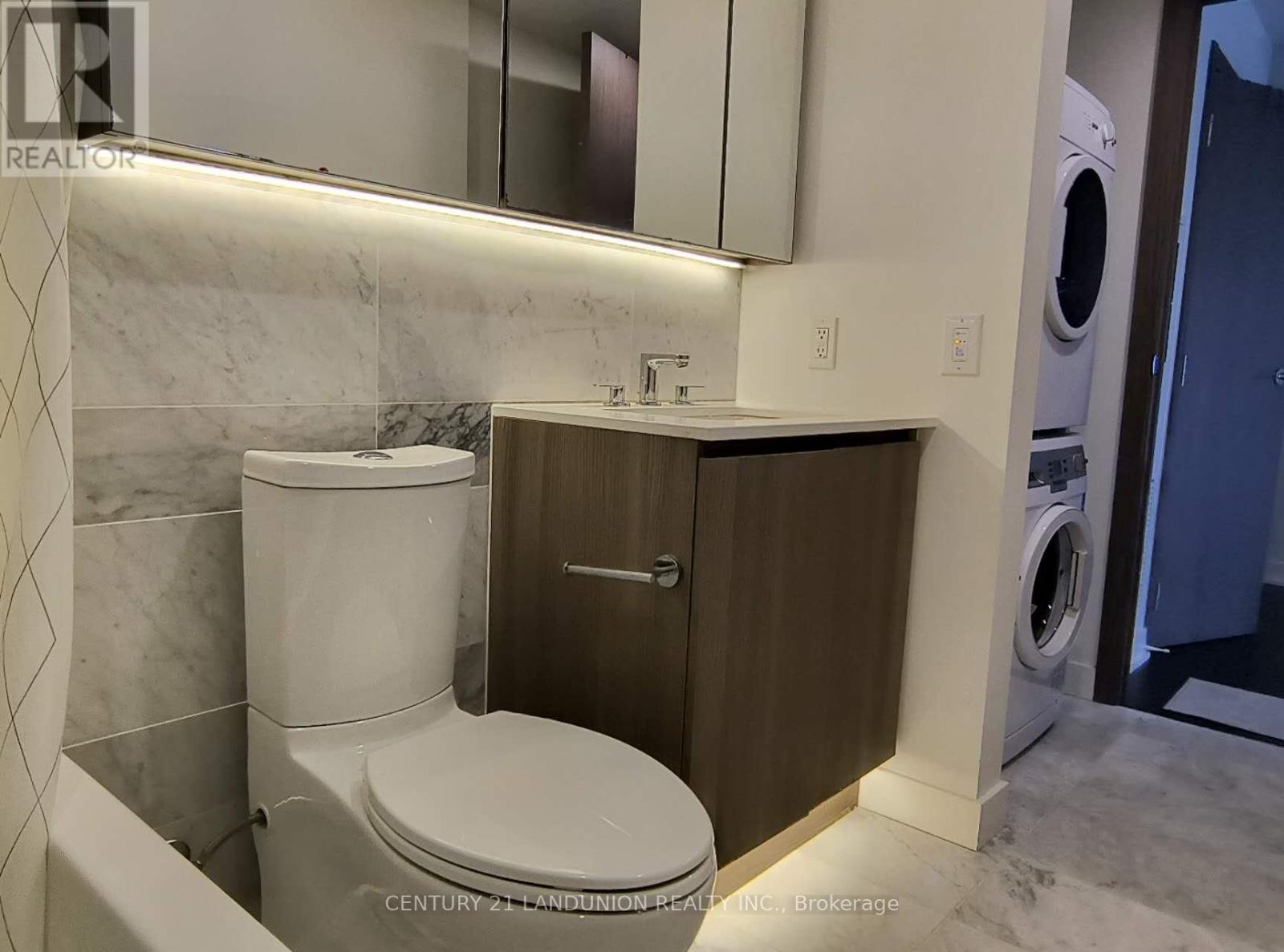 Photo 14 of 902 19 Bathurst Street, Toronto ON