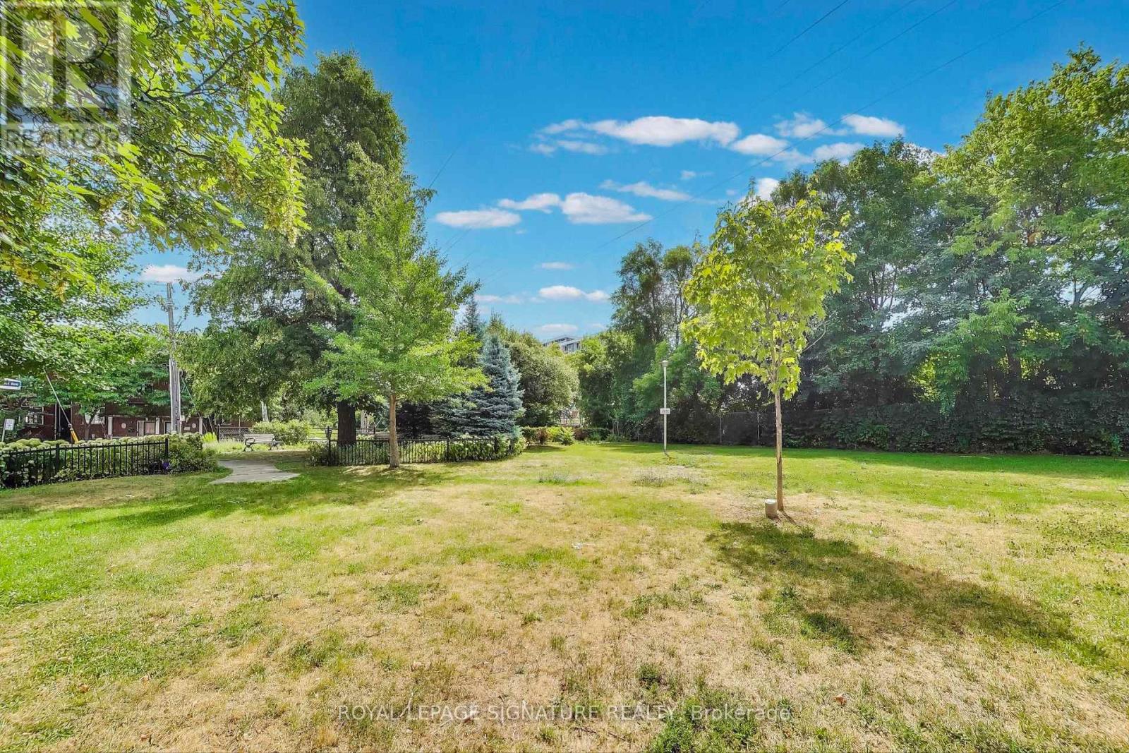 Photo 25 of 9 Somerset Avenue, Toronto ON
