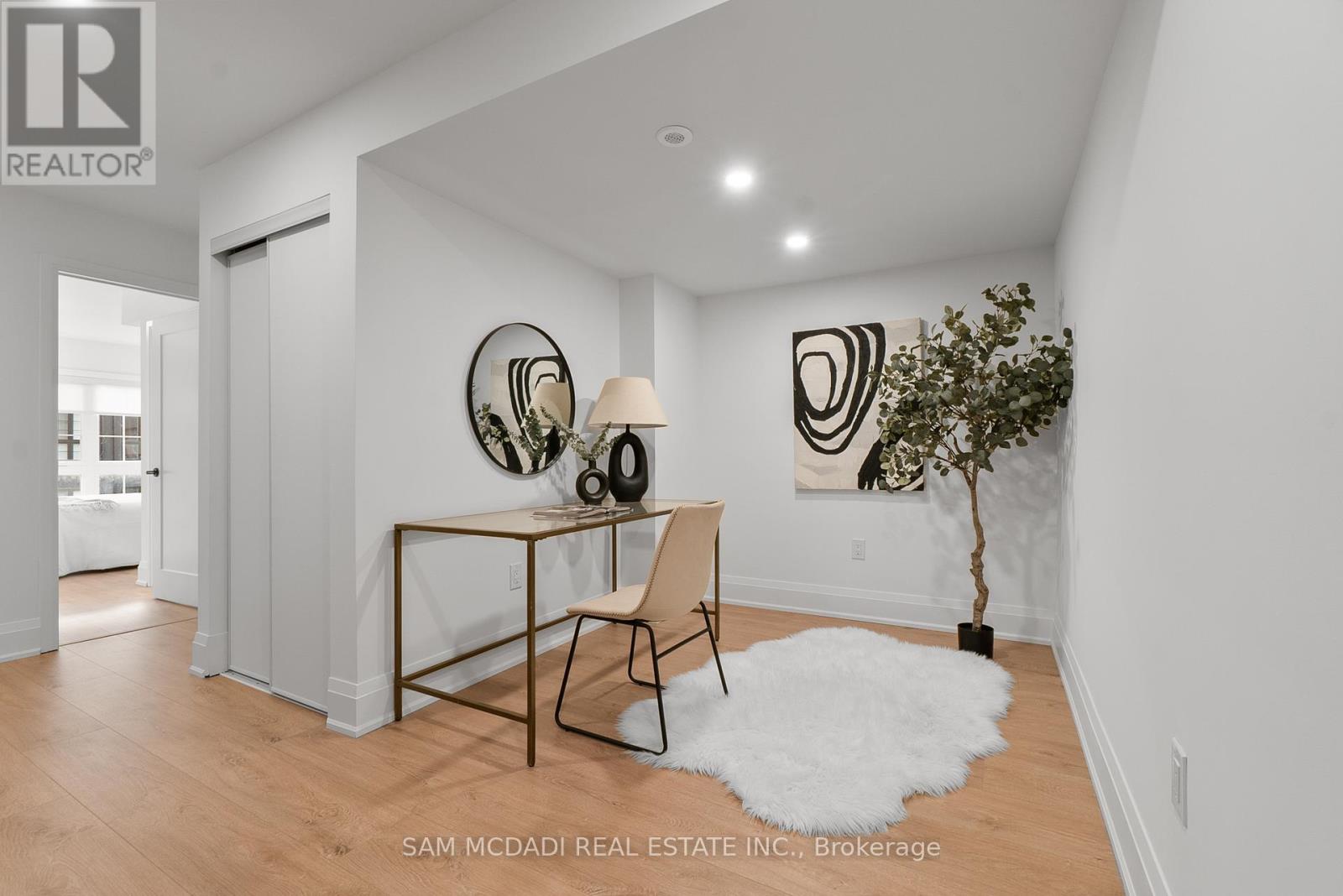 Photo 16 of 33 Burleigh Mews, Vaughan ON