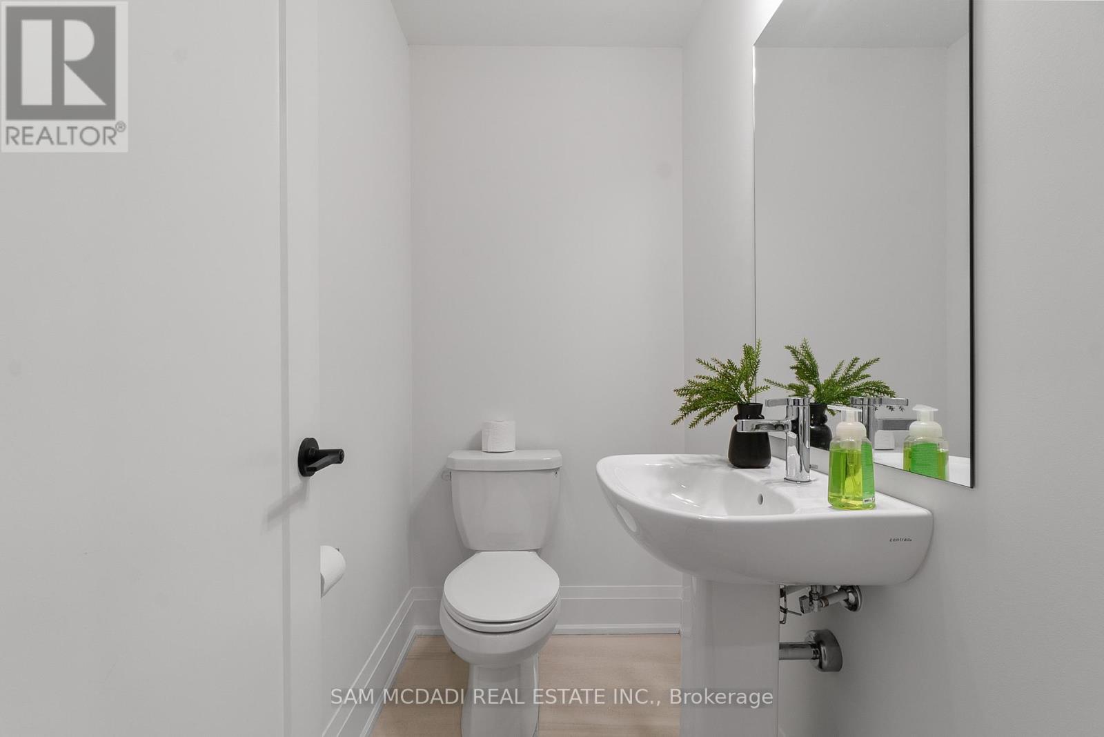 Photo 14 of 33 Burleigh Mews, Vaughan ON