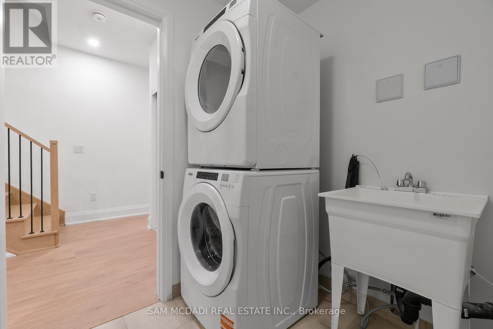 Photo 30 of 33 Burleigh Mews, Vaughan ON