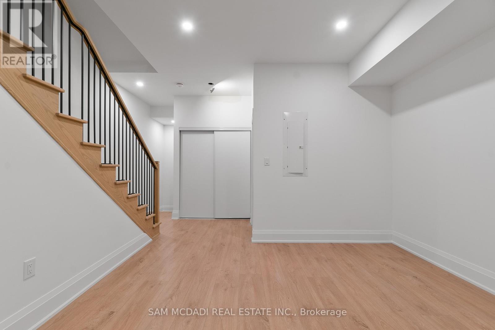 Photo 29 of 33 Burleigh Mews, Vaughan ON