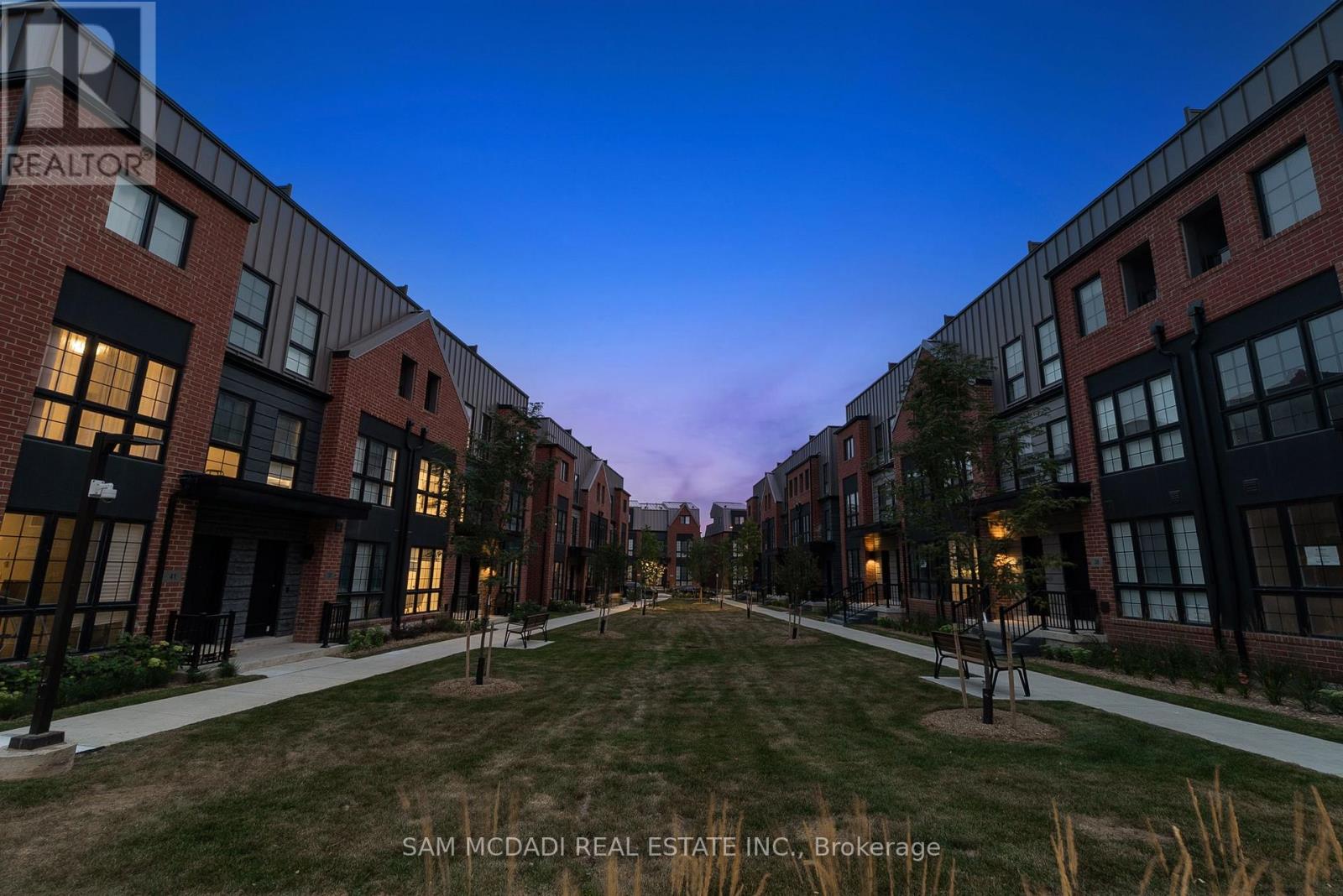 Photo 34 of 33 Burleigh Mews, Vaughan ON