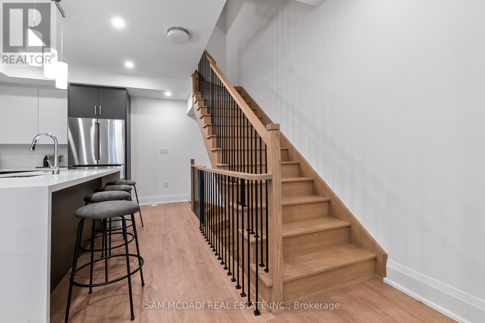 Photo 15 of 33 Burleigh Mews, Vaughan ON