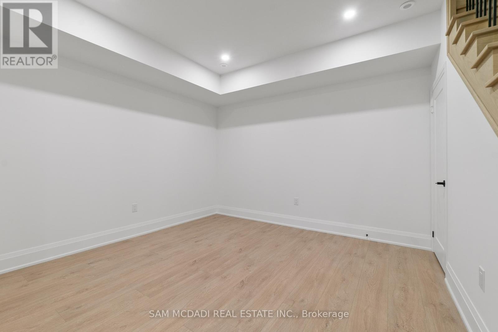 Photo 28 of 33 Burleigh Mews, Vaughan ON