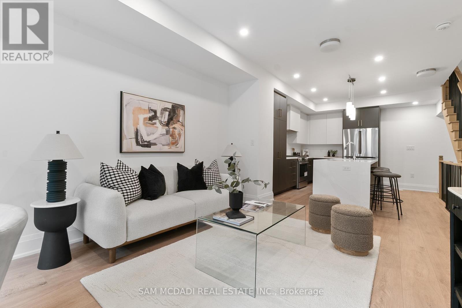 Photo 6 of 33 Burleigh Mews, Vaughan ON