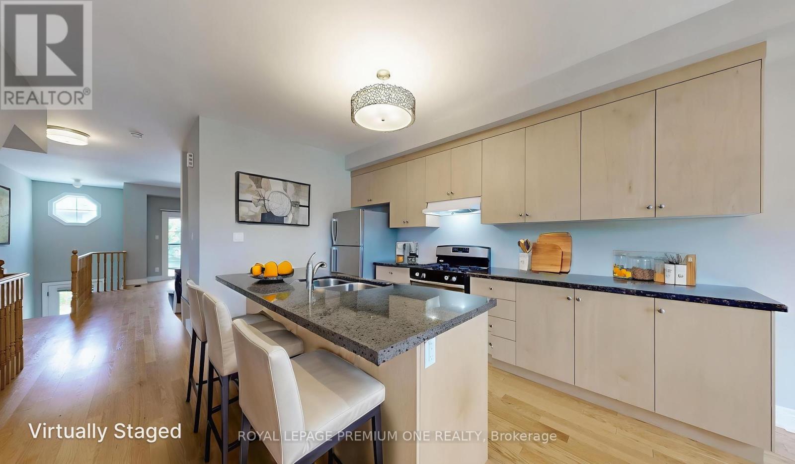 Photo 8 of 71 Dryden Way N, Toronto ON